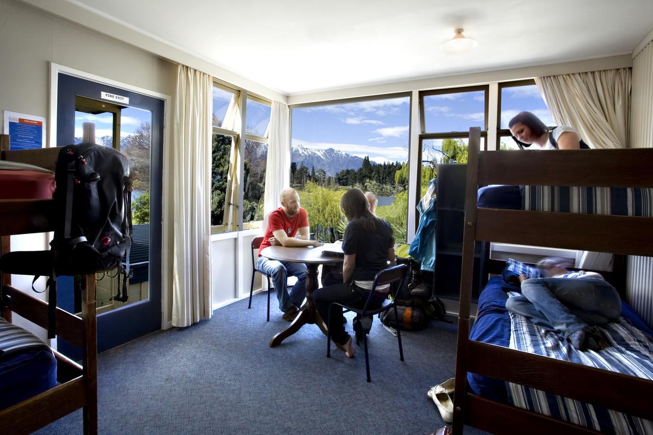 Bumbles Backpackers Hostel Queenstown Exterior photo