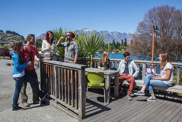 Bumbles Backpackers Hostel Queenstown Exterior photo
