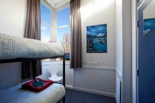 Bumbles Backpackers Hostel Queenstown Exterior photo