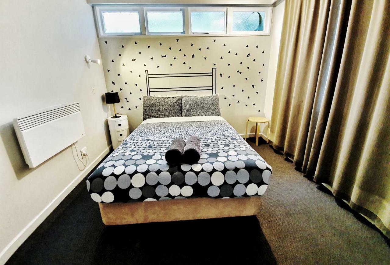 Bumbles Backpackers Hostel Queenstown Exterior photo